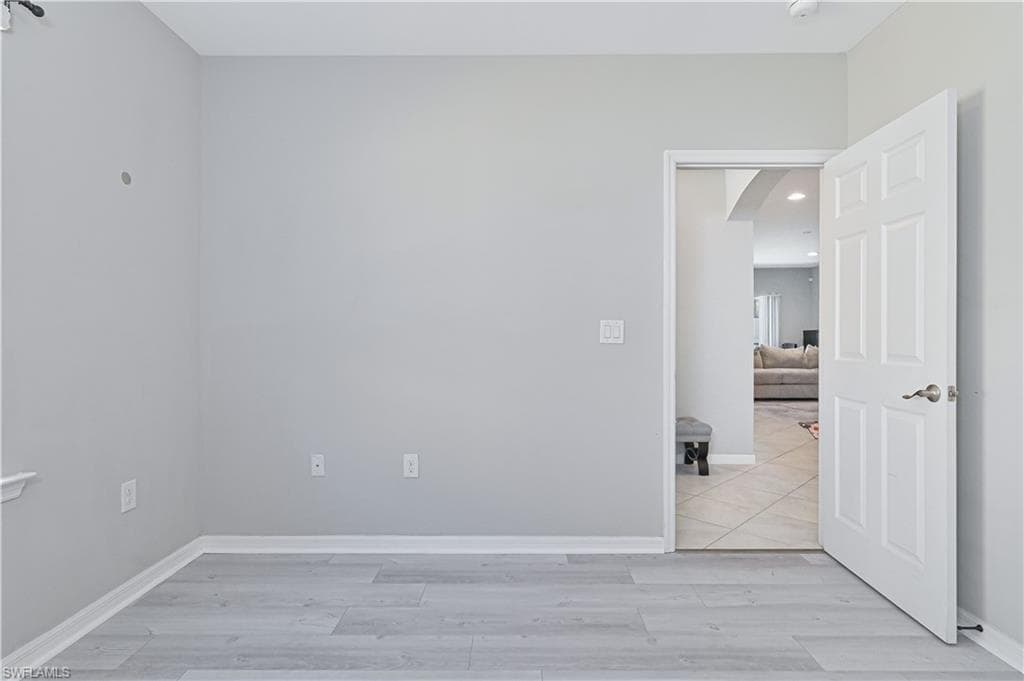 4390 Dutchess Park RD-18