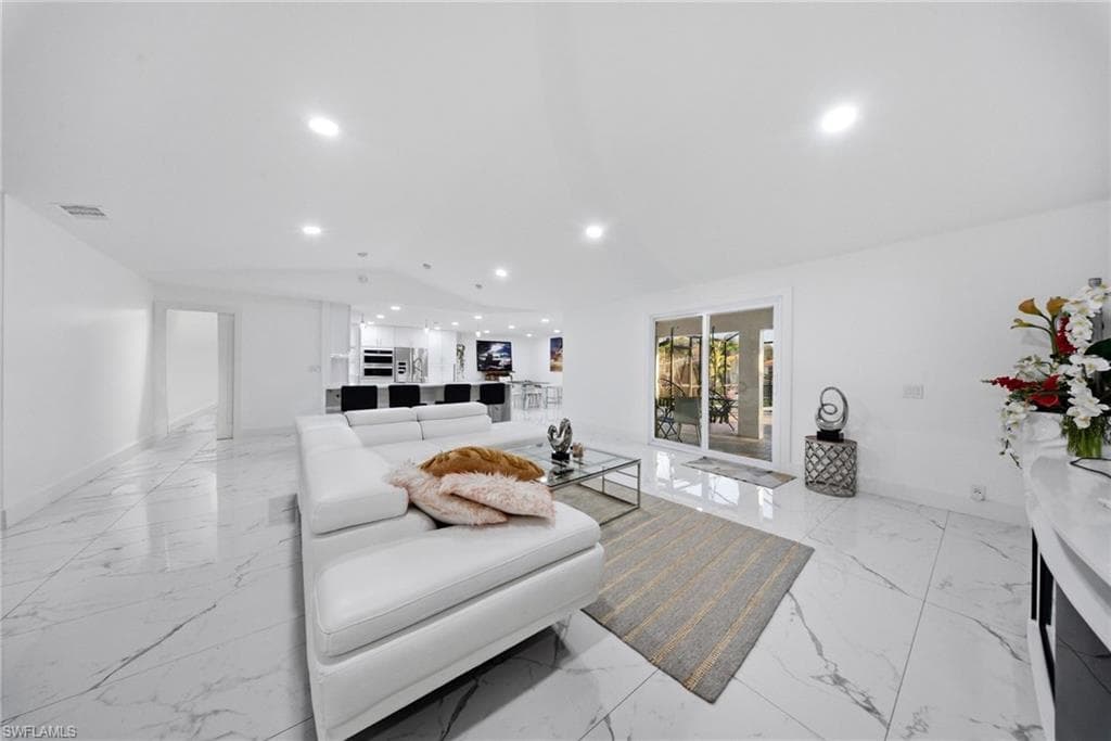 5050 32nd AVE SW-16