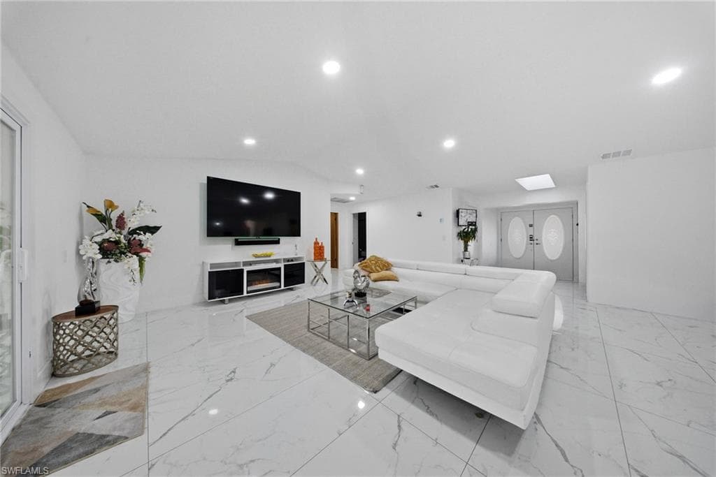5050 32nd AVE SW-18