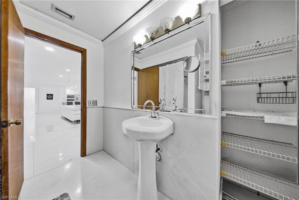5050 32nd AVE SW-15