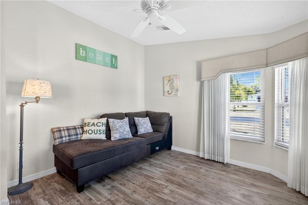 10390 Wales LOOP-16