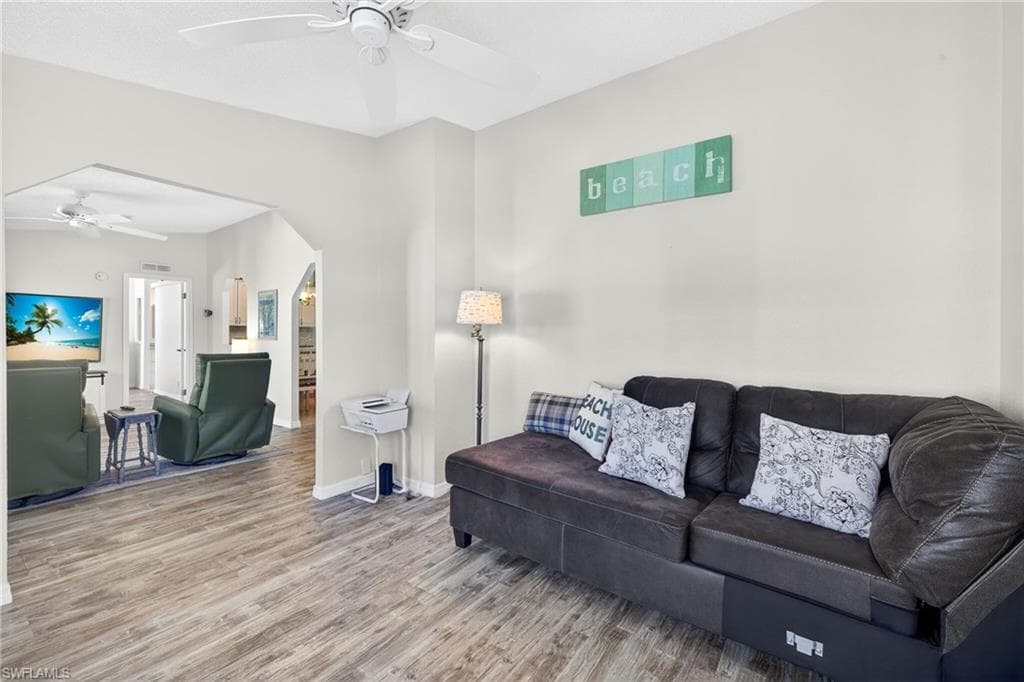 10390 Wales LOOP-15
