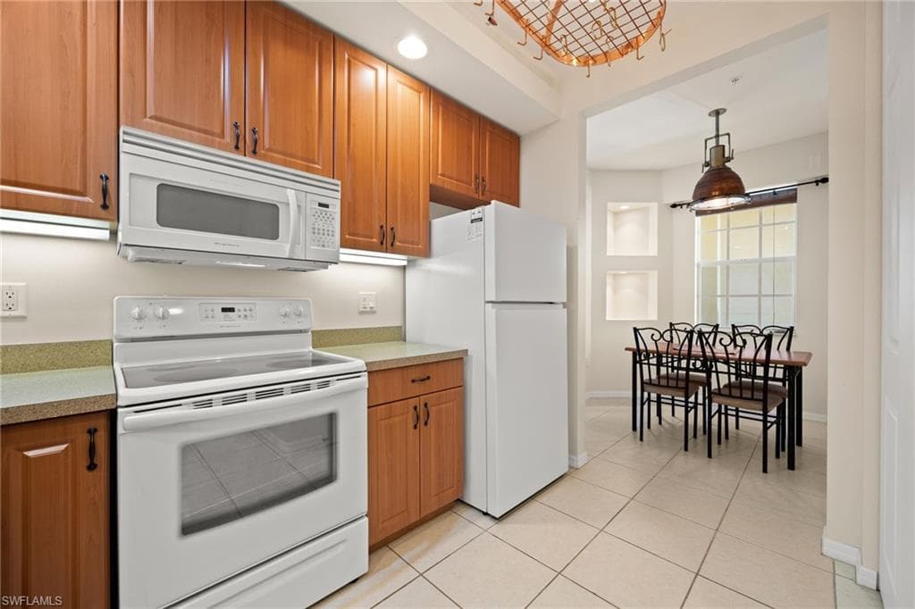 1105 Van Loon Commons CIR 304-6