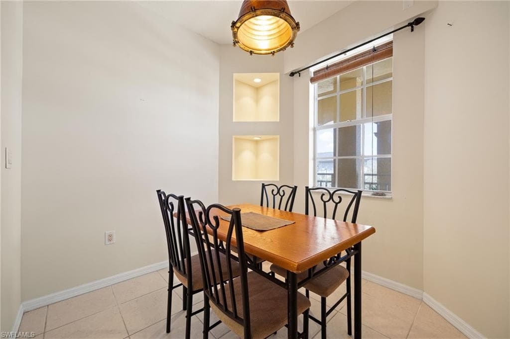 1105 Van Loon Commons CIR 304-7