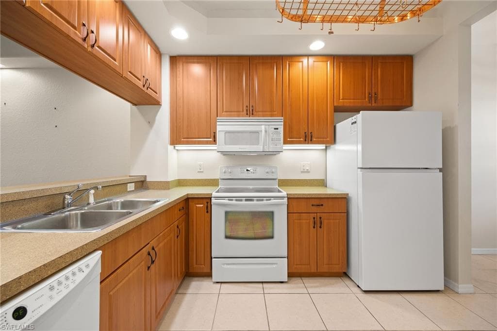 1105 Van Loon Commons CIR 304-5