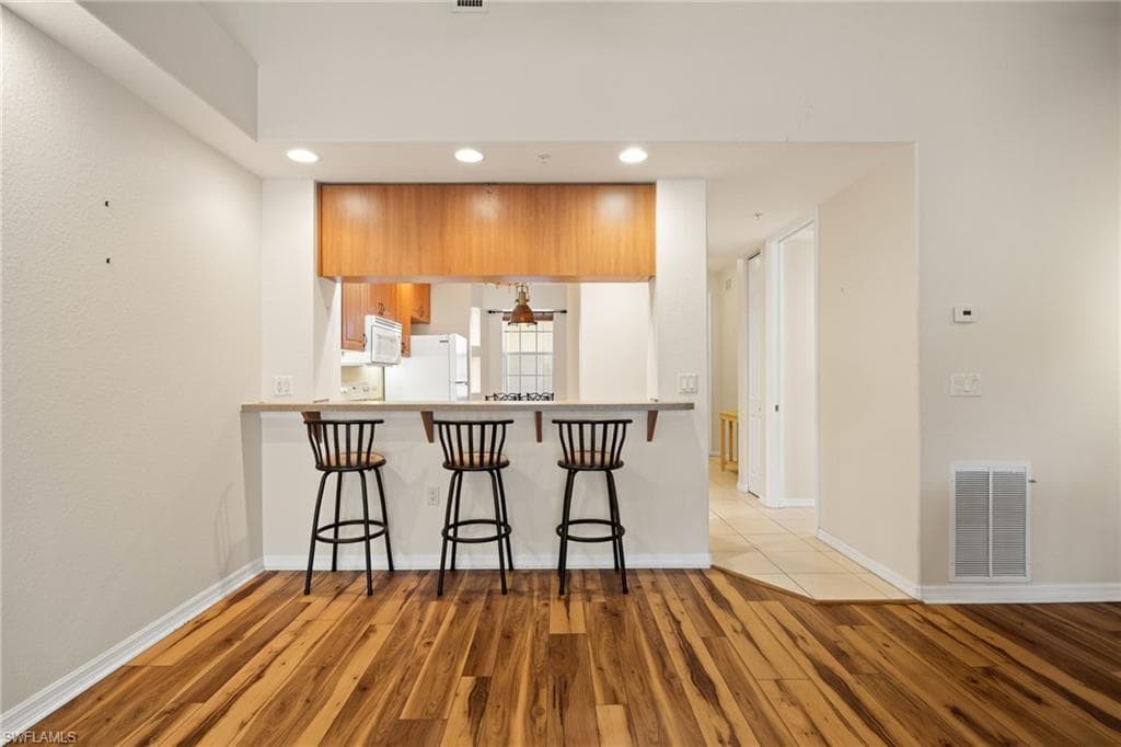 1105 Van Loon Commons CIR 304-10