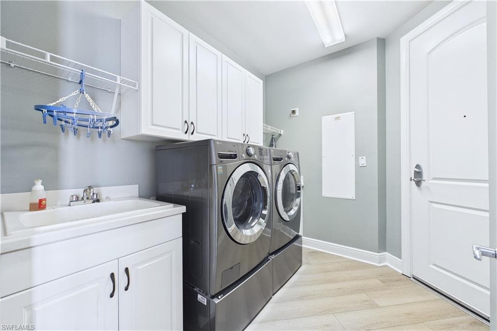 2090 W First ST 2907-6
