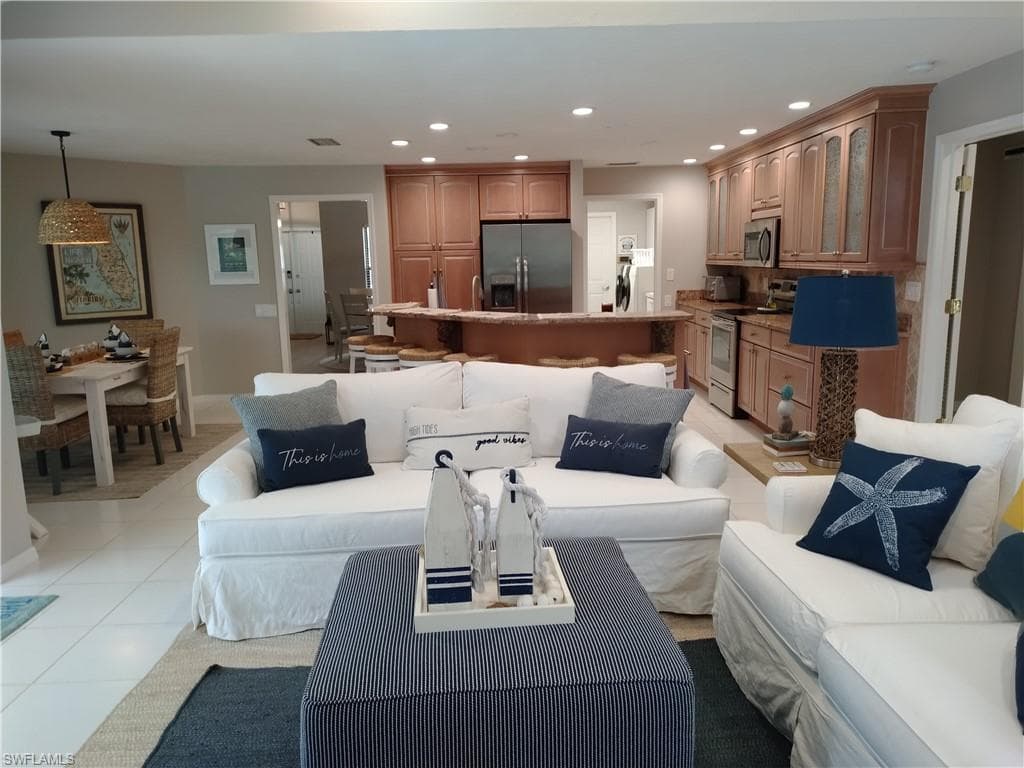 28380 Winthrop CIR-14