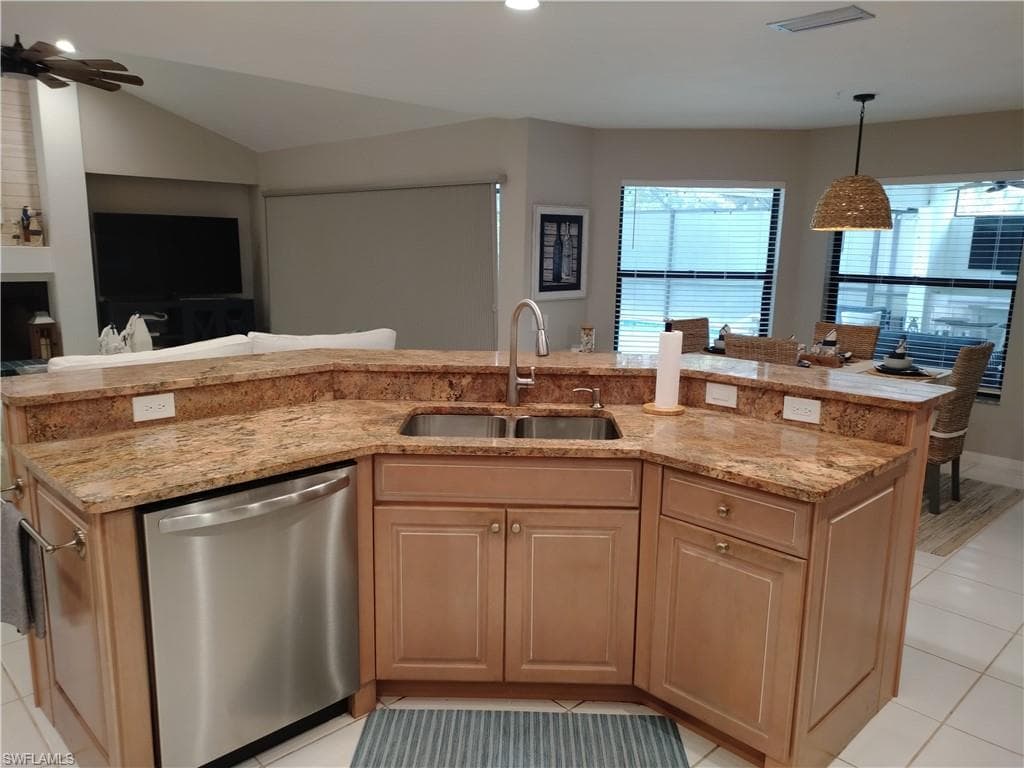 28380 Winthrop CIR-11