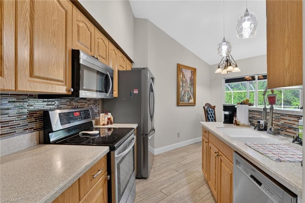 22656 Fountain Lakes BLVD-19