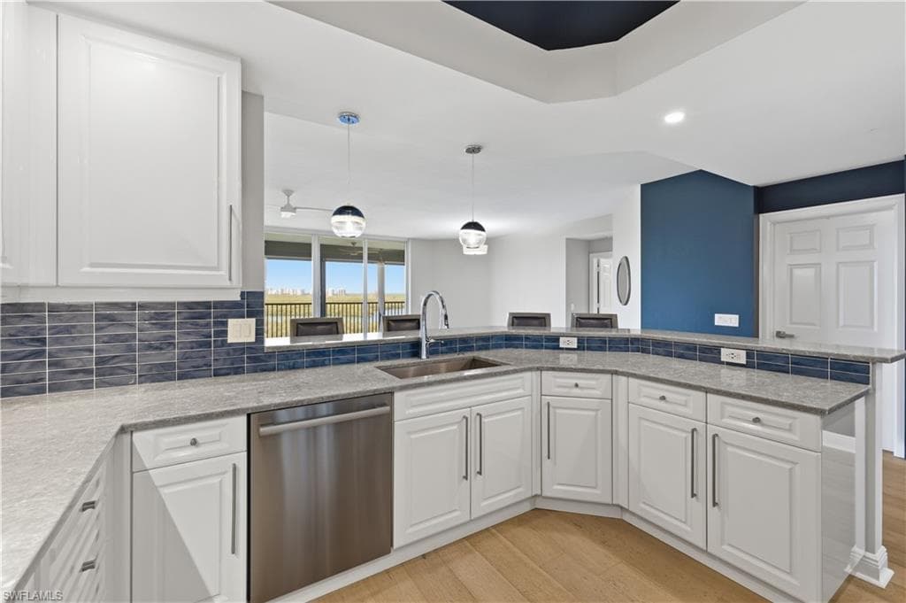 425 Cove Tower Dr 703-7