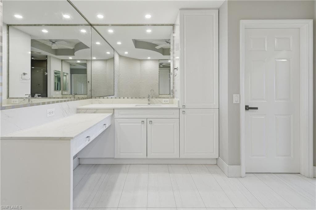 425 Cove Tower Dr 703-20