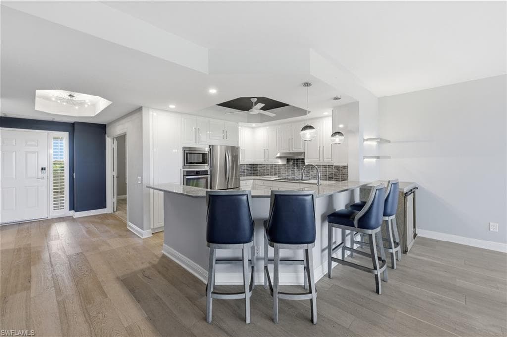 425 Cove Tower Dr 703-9
