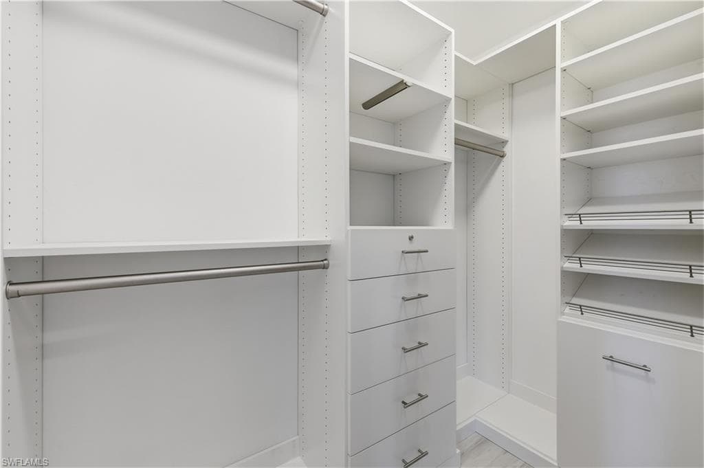 425 Cove Tower Dr 703-18