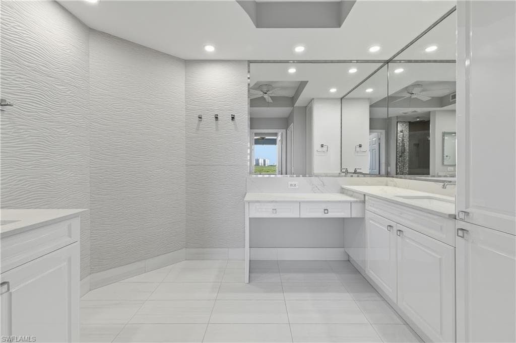 425 Cove Tower Dr 703-19