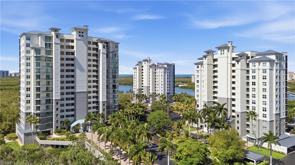 425 Cove Tower Dr 703-44