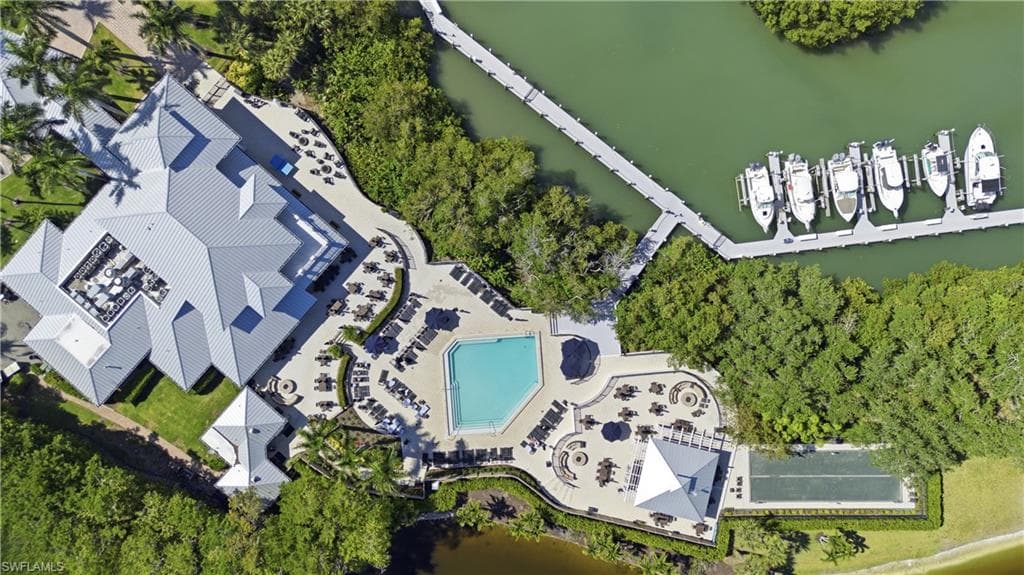 425 Cove Tower Dr 703-39
