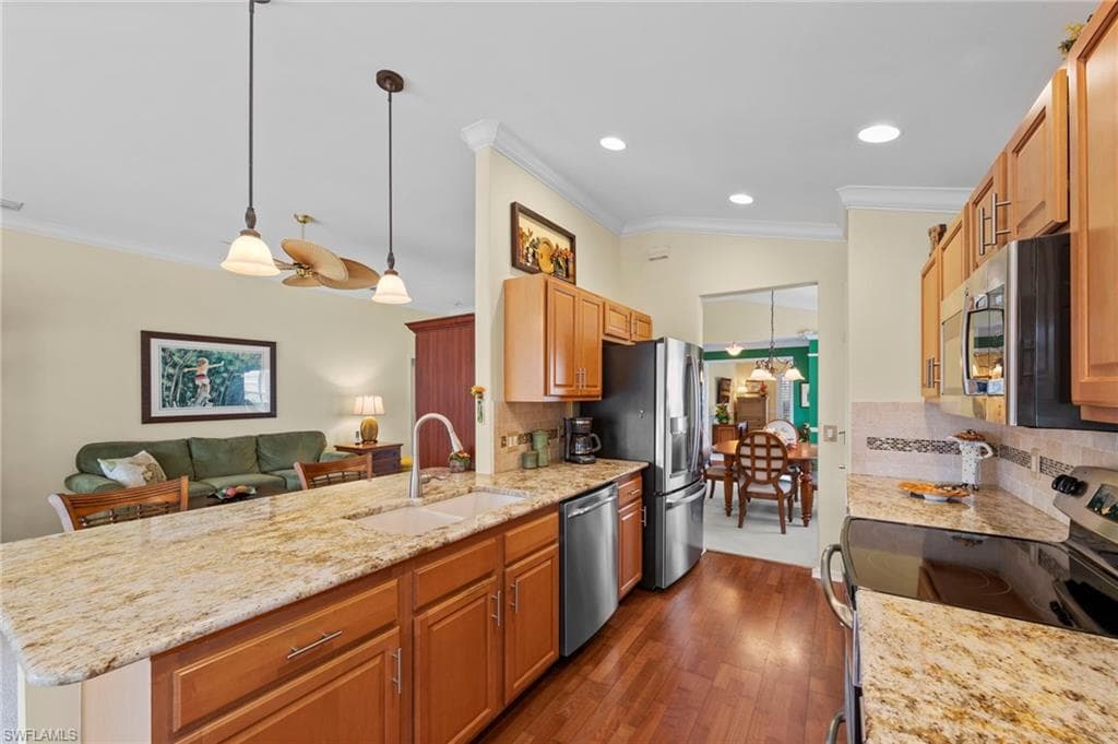 10035 Colonial Country Club BLVD-23
