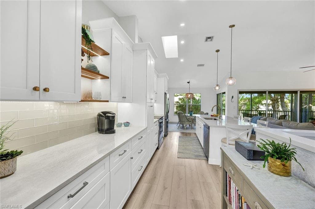 314 Emerald Bay CIR I5-14