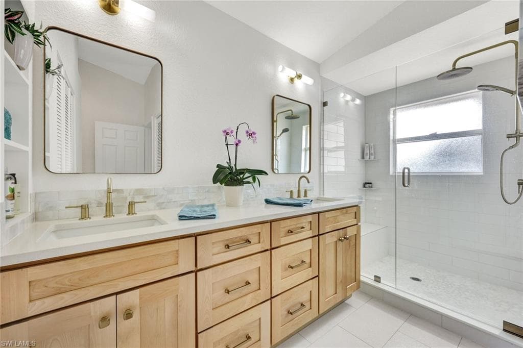 314 Emerald Bay CIR I5-19