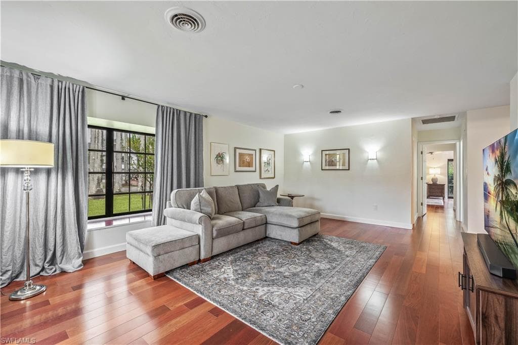 3209 W Riverside DR-7