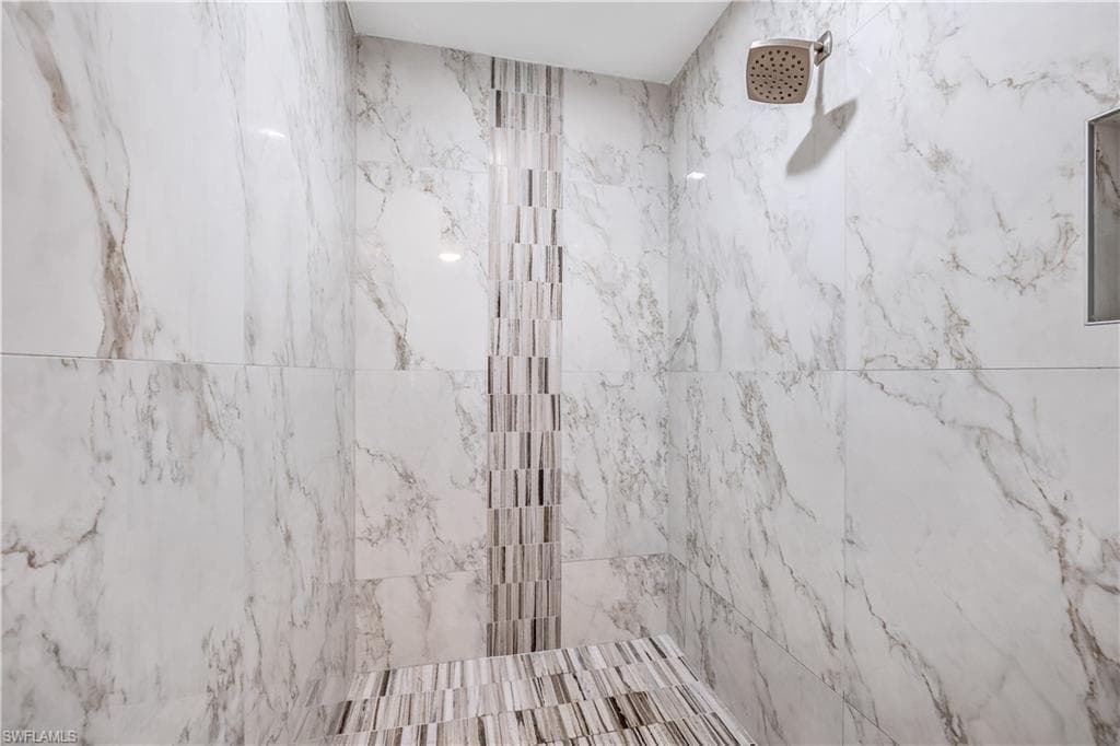 3209 W Riverside DR-21