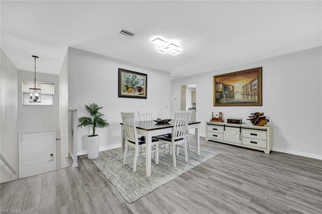 1599 Trafalgar LN O201-9