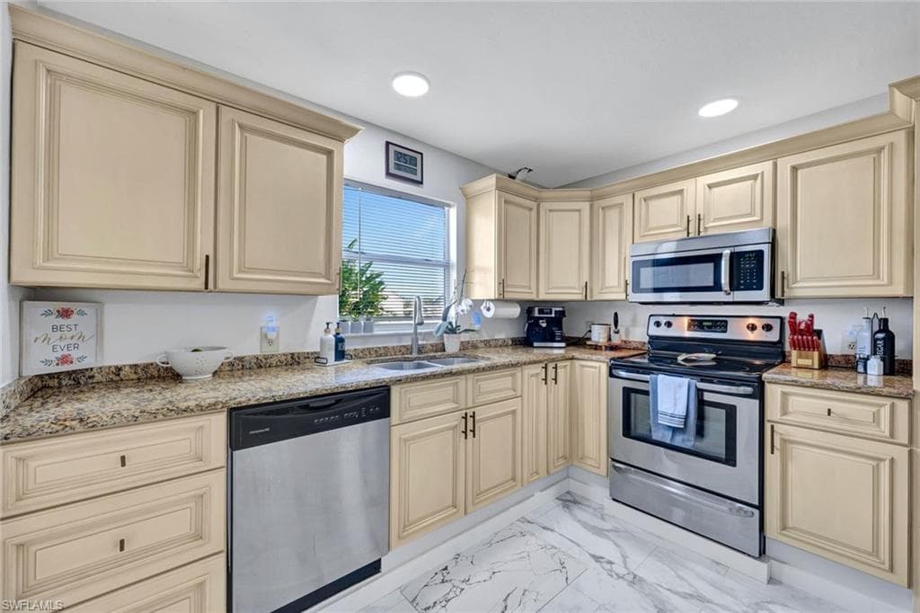 1599 Trafalgar LN O201-4