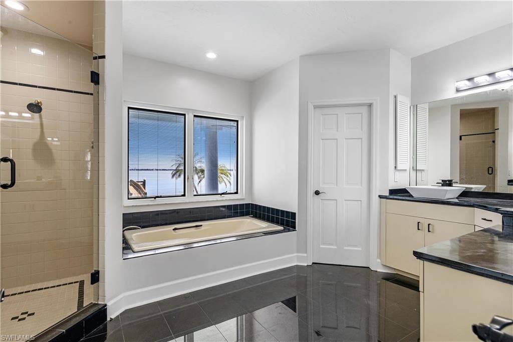 14988 Bonaire CIR-17
