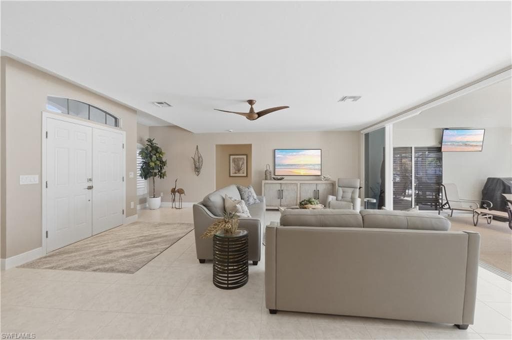 216 5th ST W-12