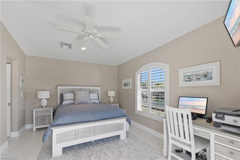 216 5th ST W-34