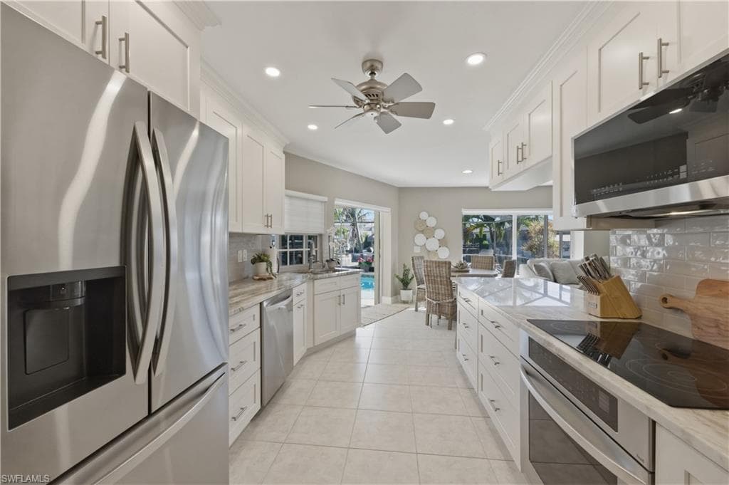 216 5th ST W-18