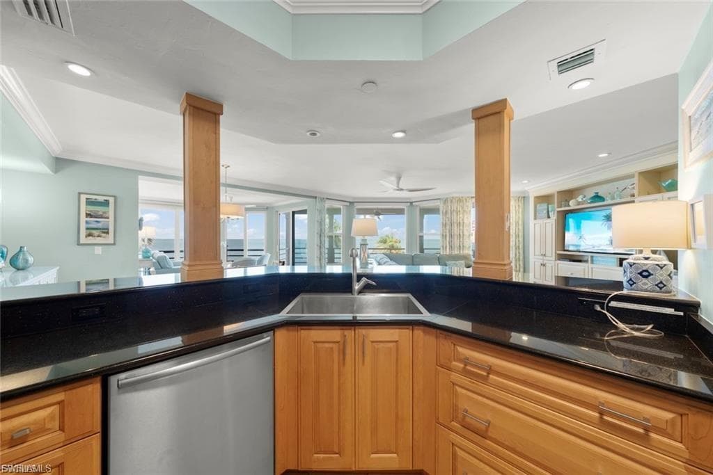 1602 Lands End Village-16