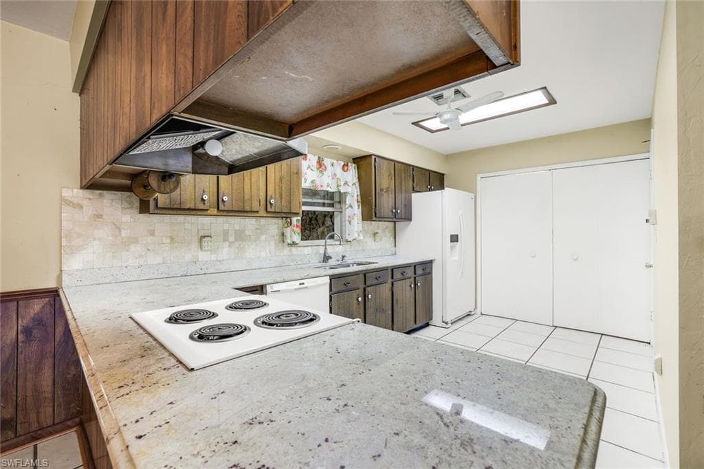 5290 Cypress LN-11
