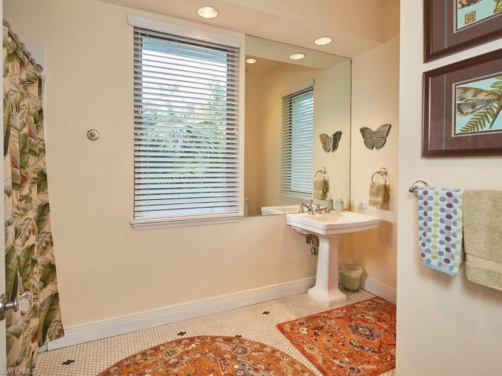 2750 Treasure LN-23