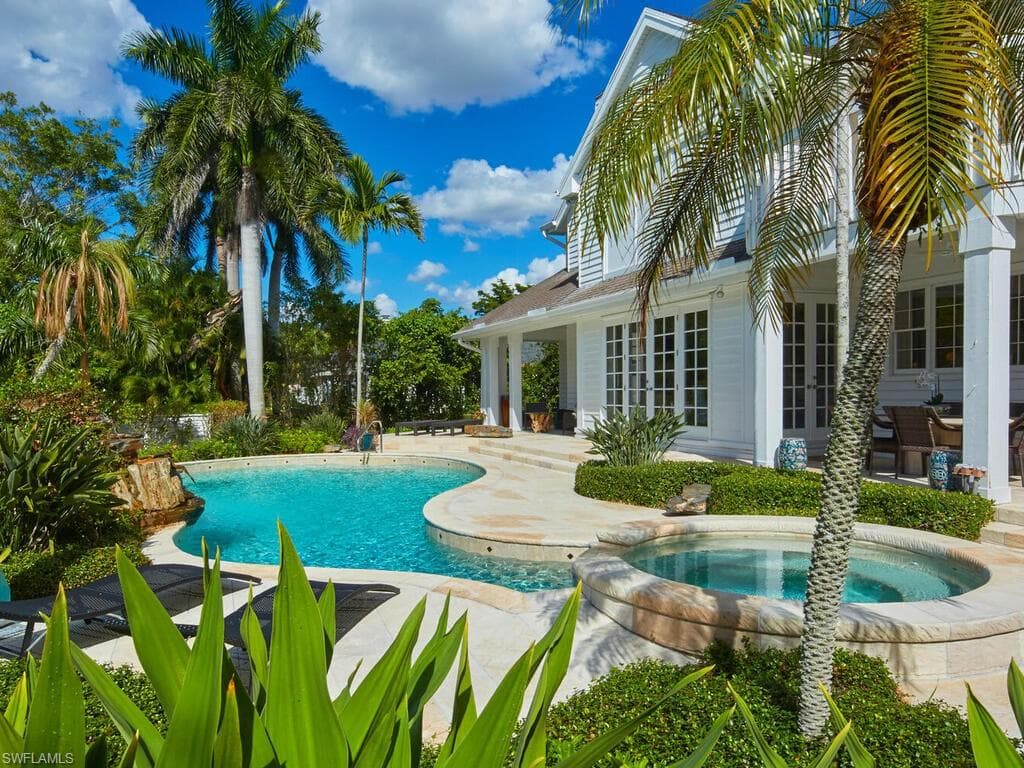 2750 Treasure LN-27