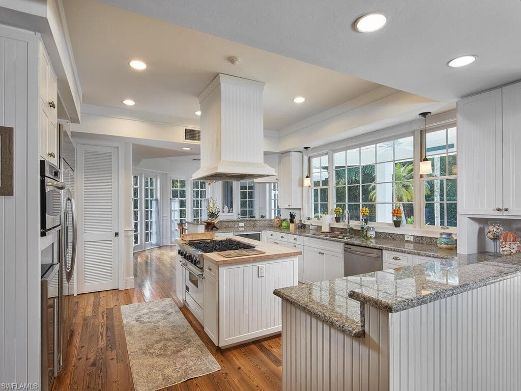 2750 Treasure LN-9