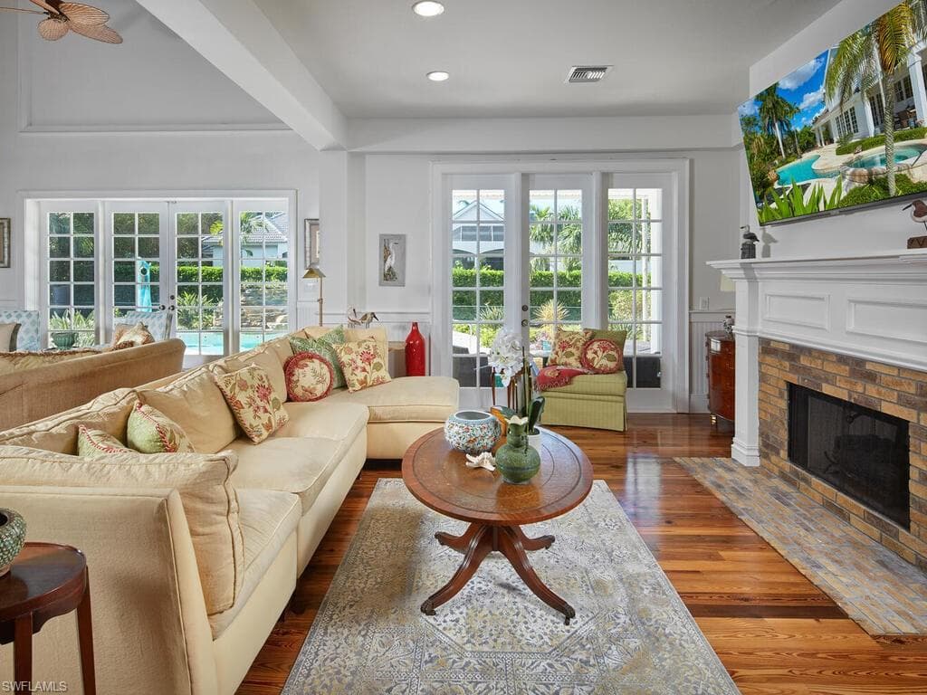 2750 Treasure LN-8