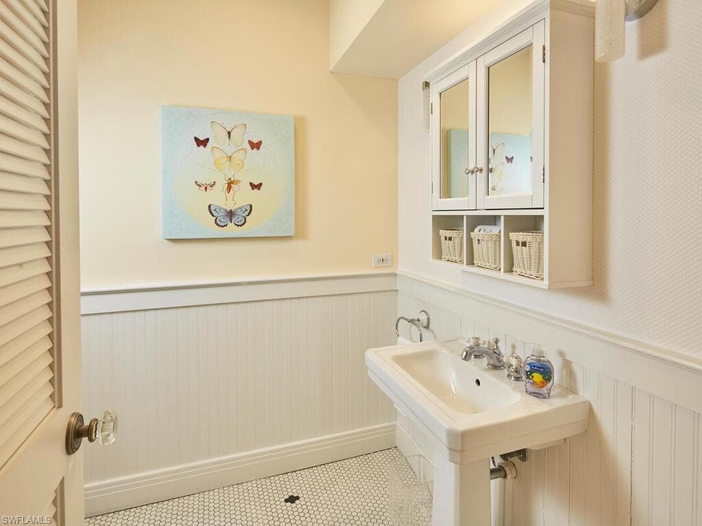 2750 Treasure LN-21