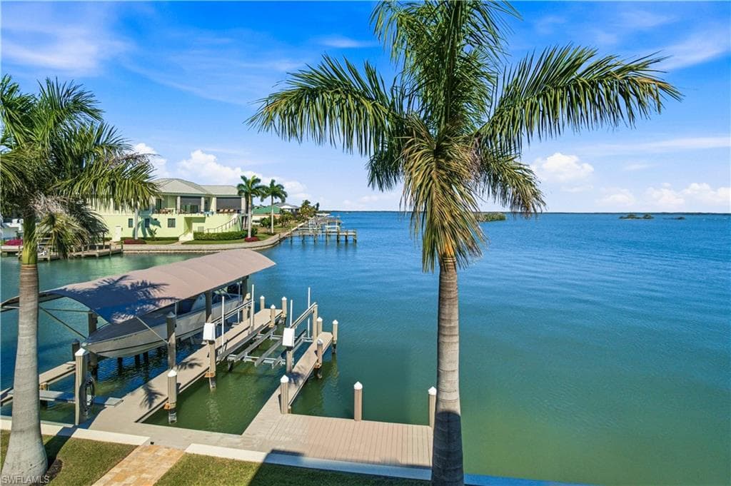 55 Fairview BLVD-6