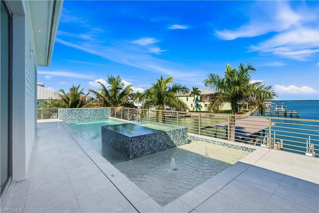 55 Fairview BLVD-17