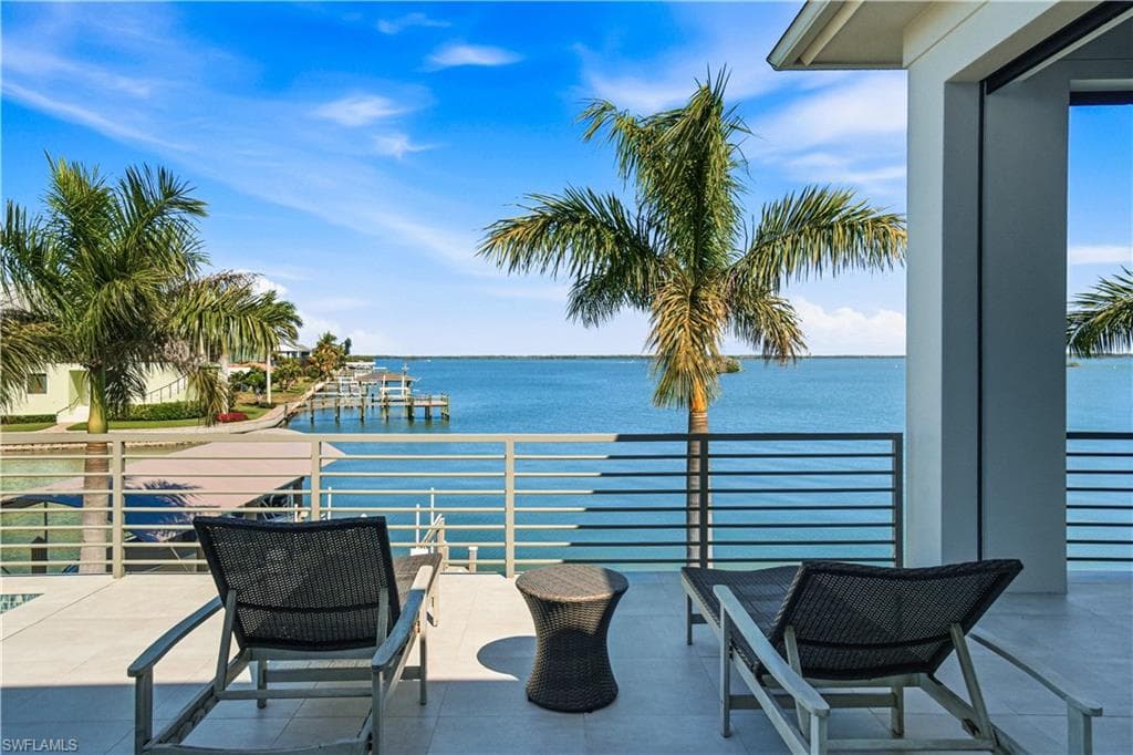 55 Fairview BLVD-16