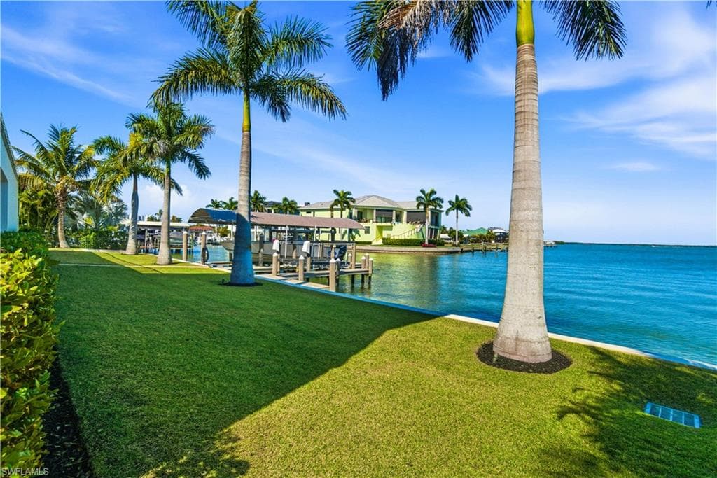 55 Fairview BLVD-32