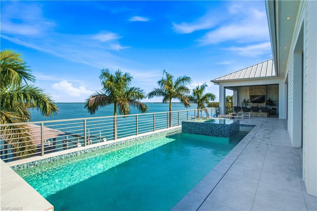 55 Fairview BLVD-15