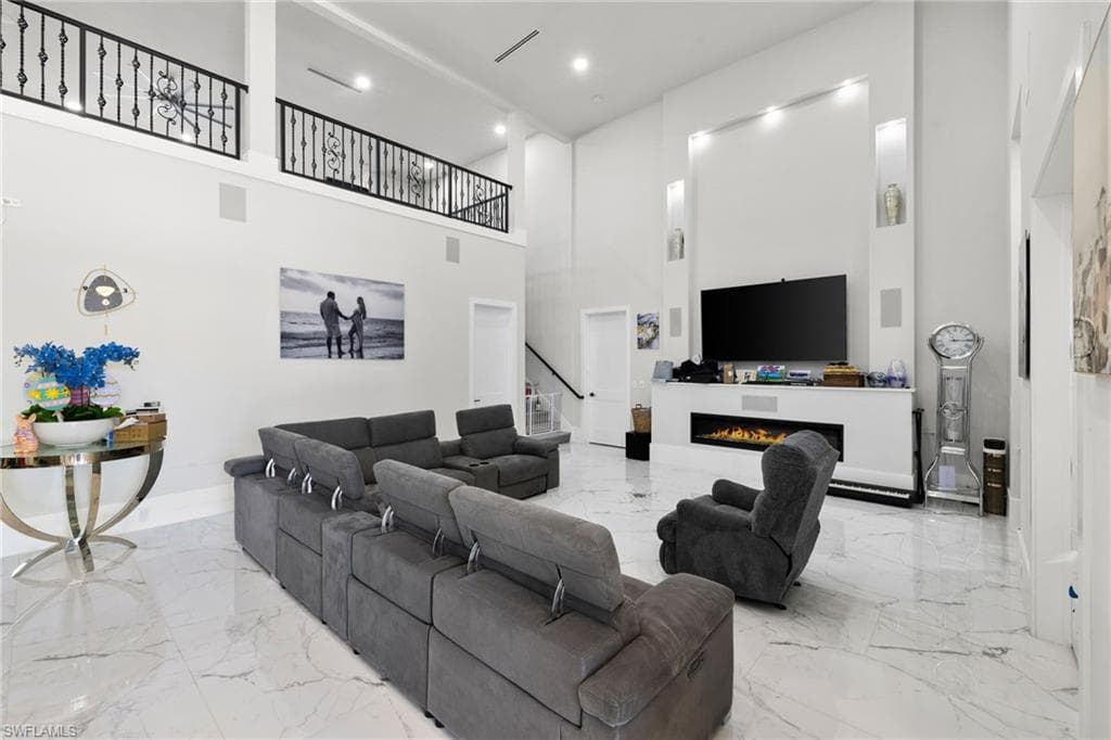 3701 Downwind LN-13
