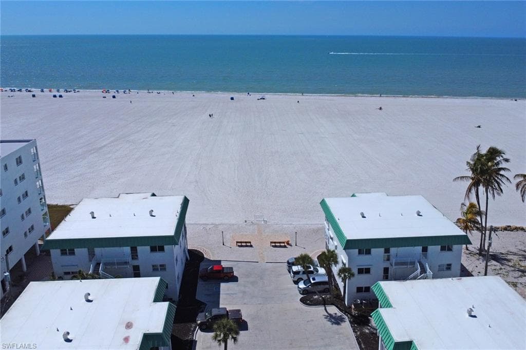 6500 Estero BLVD D123-27