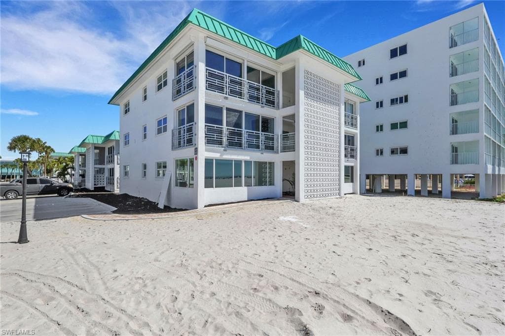 6500 Estero BLVD D123-25