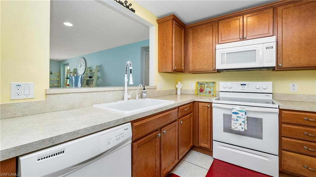 15127 Reef LN-10