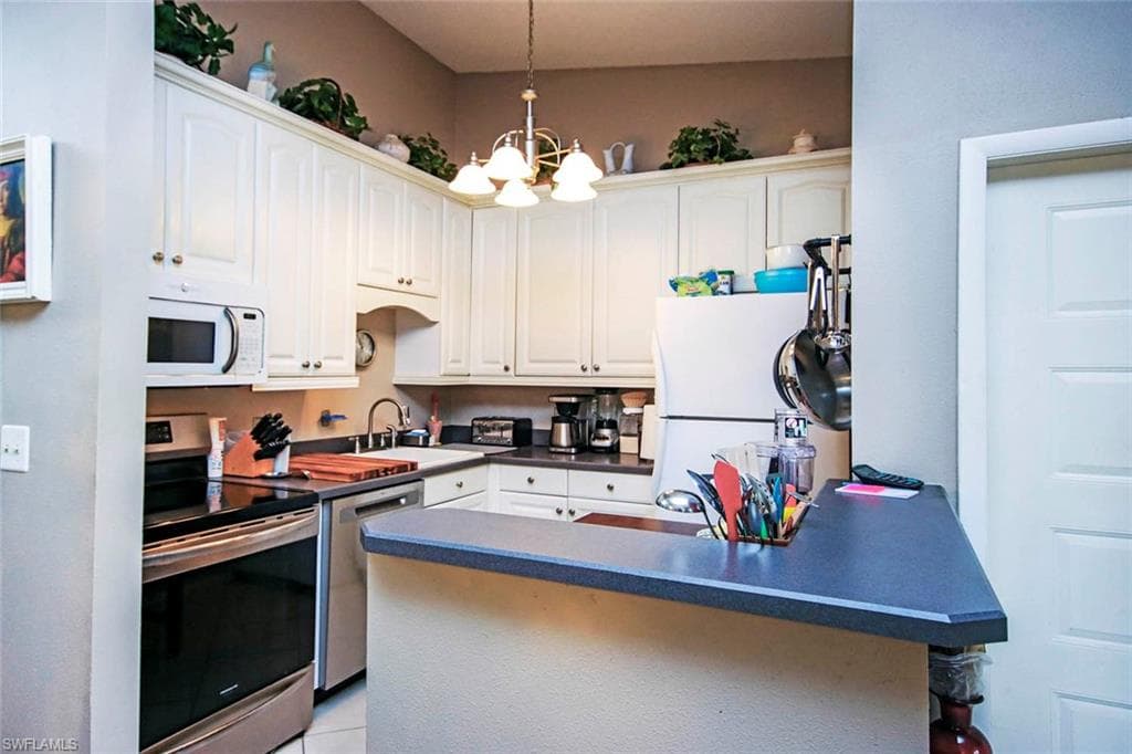 8121 S Woods CIR Unit 5-7