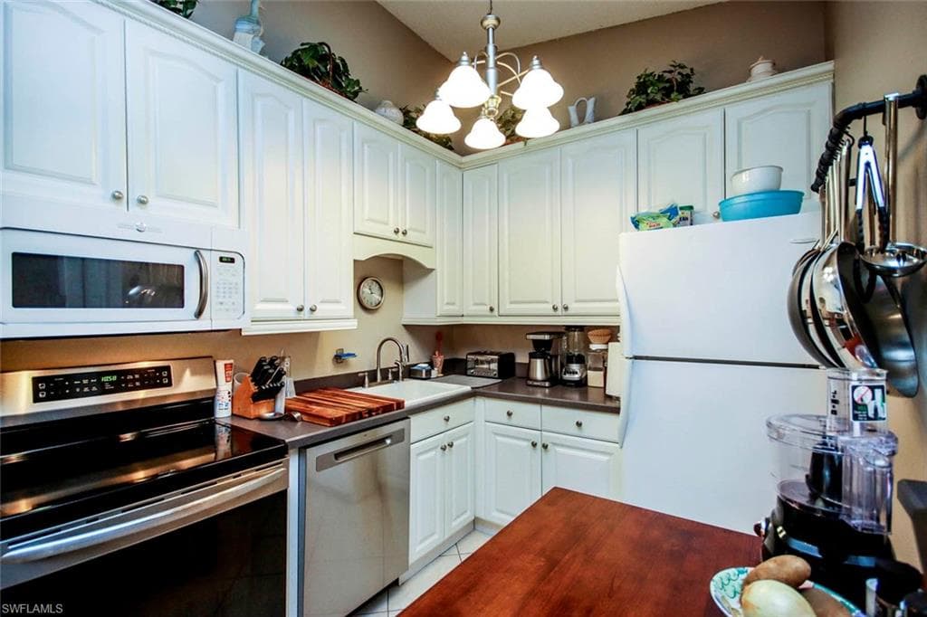 8121 S Woods CIR Unit 5-8